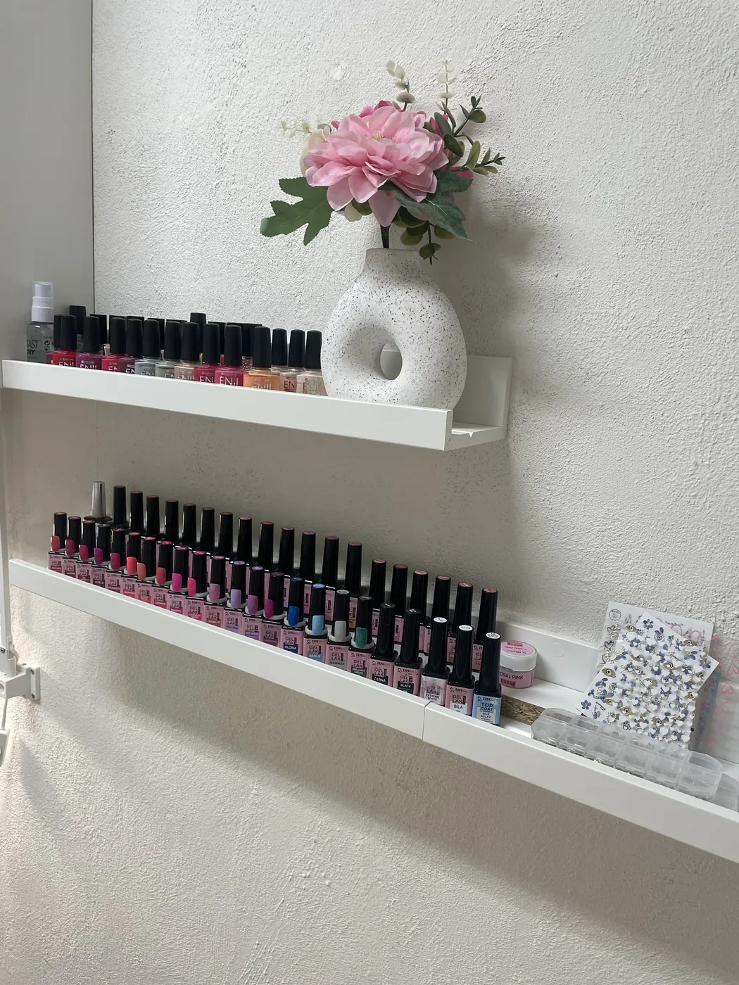 Kolekce gel laků v salonu